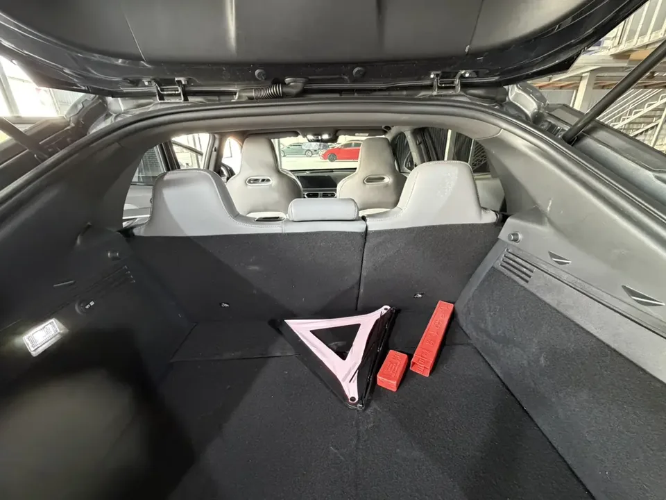 Changan UNI-T second generation 1.5T sports version flagship model 2023 — миниатюра 5