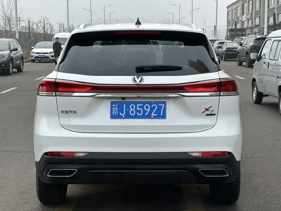 Changan X7 PLUS 1.5T DCT Zunyao 7-seater 2024 — миниатюра 2