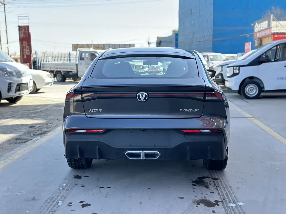 Changan UNI-V Blue Whale iDD 136km Smart Cool Edition 2025 — миниатюра 2