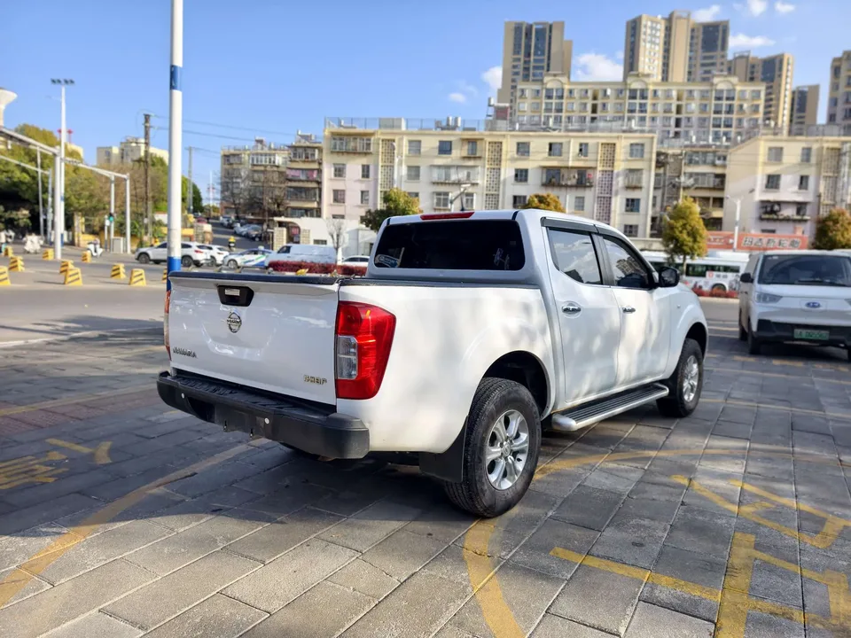 Nissan Navara 2.5L Manual 4WD Premium QR25 2022 — миниатюра 4
