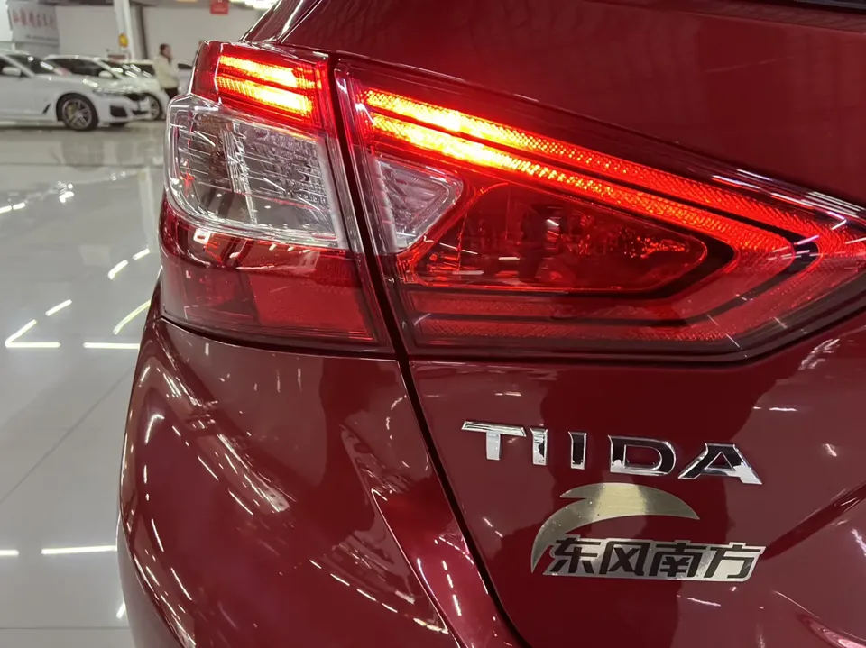 Nissan Tiida Tiida 2021 Tiida 2021 1.6L CVT Cool Edition 2022 — миниатюра 4