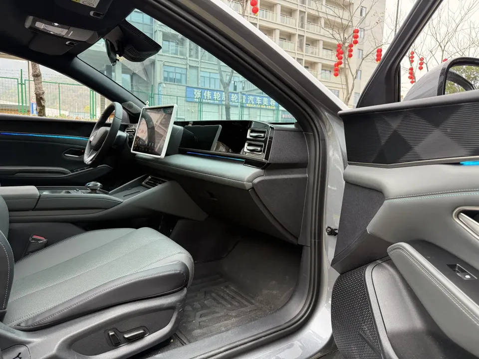 BYD Qin L DM DM-i 120KM Beyond Edition 2025 — миниатюра 4
