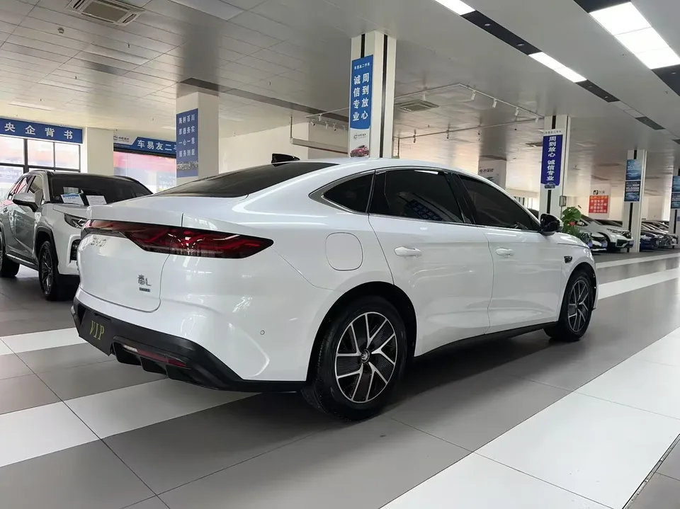 BYD Qin L DM Intelligent Driving Edition DM-i 120KM Beyond Edition 2025 — миниатюра 2