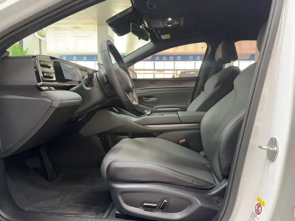 BYD Qin L DM Intelligent Driving Edition DM-i 120KM Beyond Edition 2025 — миниатюра 5