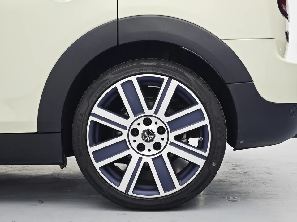 MINI Clubman MINI CLUBMAN 2022 1.5T COOPER Connoisseur 2023 — миниатюра 3