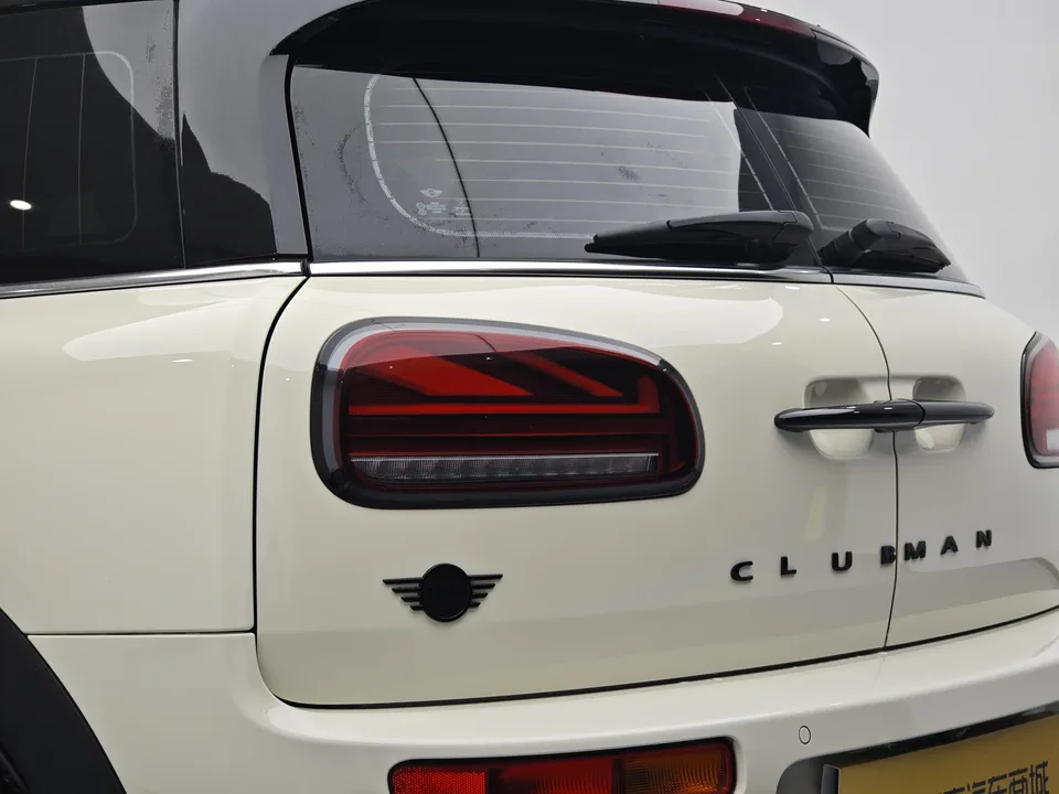 MINI Clubman MINI CLUBMAN 2022 1.5T COOPER Connoisseur 2023 — миниатюра 4