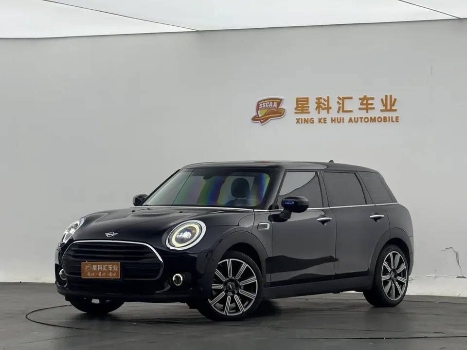 MINI Clubman MINI CLUBMAN 2022 facelift 1.5T COOPER Connoisseur 2022 — фото 1, купить с доставкой в Москву