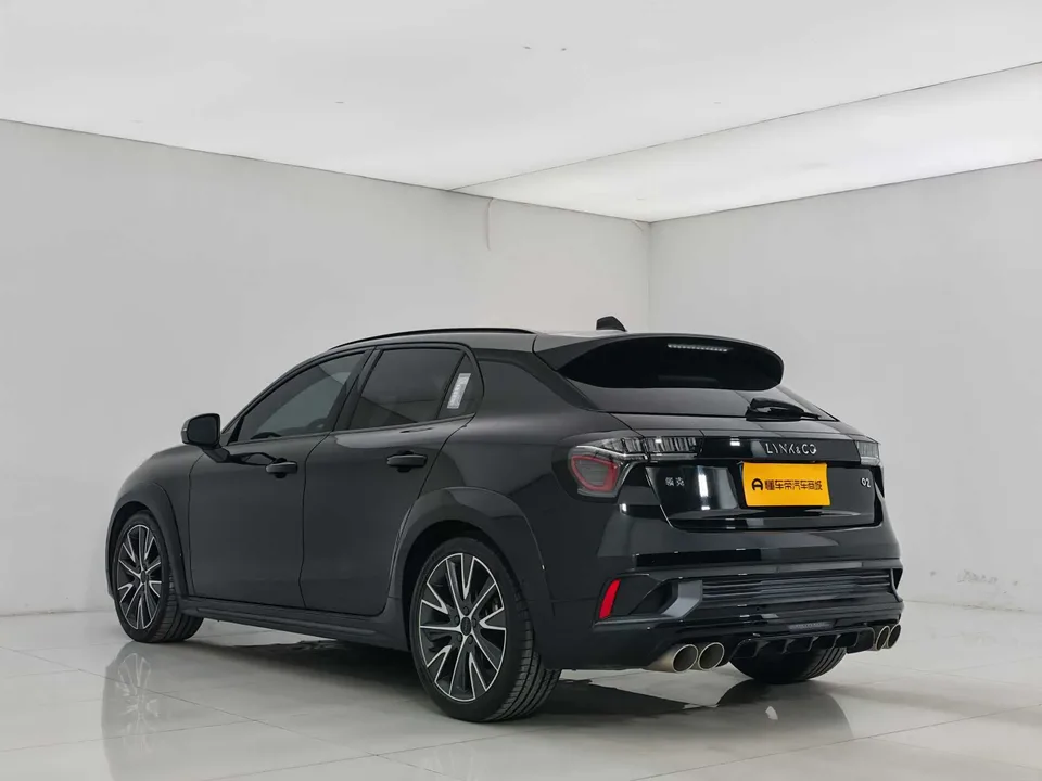 Lynk & Co 02 Hatchback 2.0TD Hatchback Pro 2023 — миниатюра 2