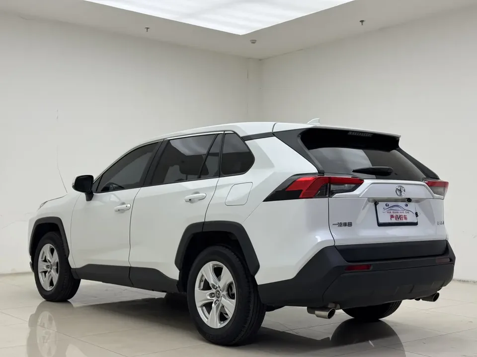 Toyota RAV4 2.0L CVT 2WD Urban Edition 2022 — миниатюра 2