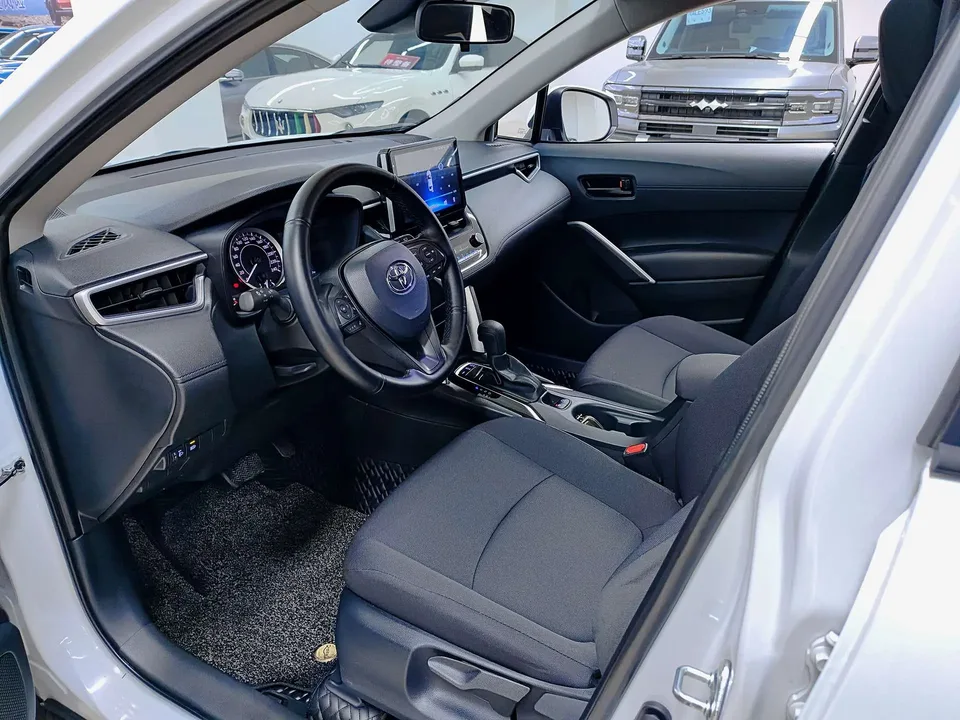 Toyota CorollaCross 2.0L CVT Elite Edition 2023 — миниатюра 5