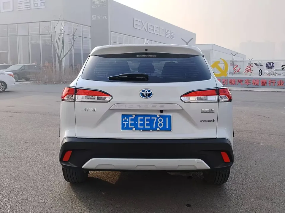 Toyota CorollaCross 2.0L Intelligent Electric Hybrid Dual Engine Pioneer Edition 2024 — миниатюра 2