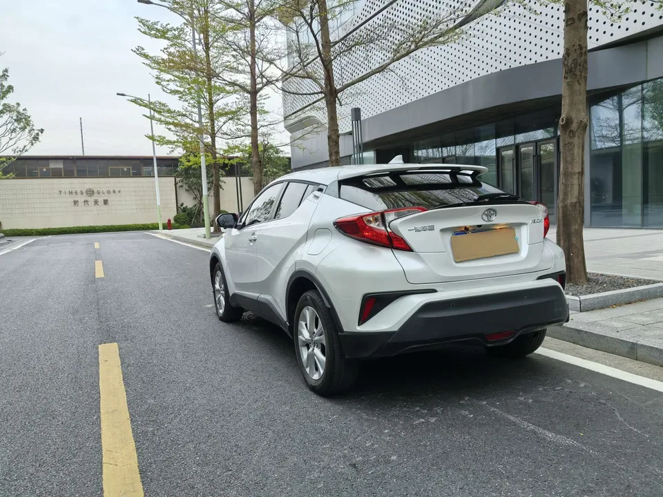 Toyota C-HR Hybrid 2.0L Yixiang CARE Edition 2022 — миниатюра 2