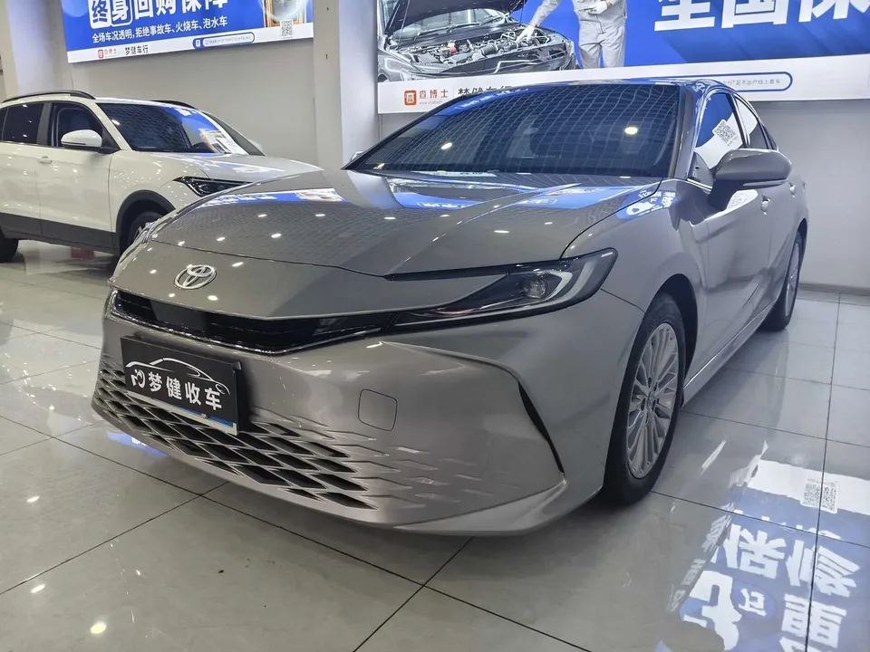 Toyota Camry 2025