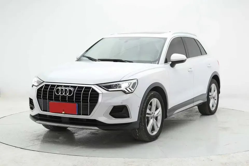 Audi Q3 Audi Q3 2021 35 TFSI Fashionable and Elegant 2022 — фото 1, купить с доставкой в Москву
