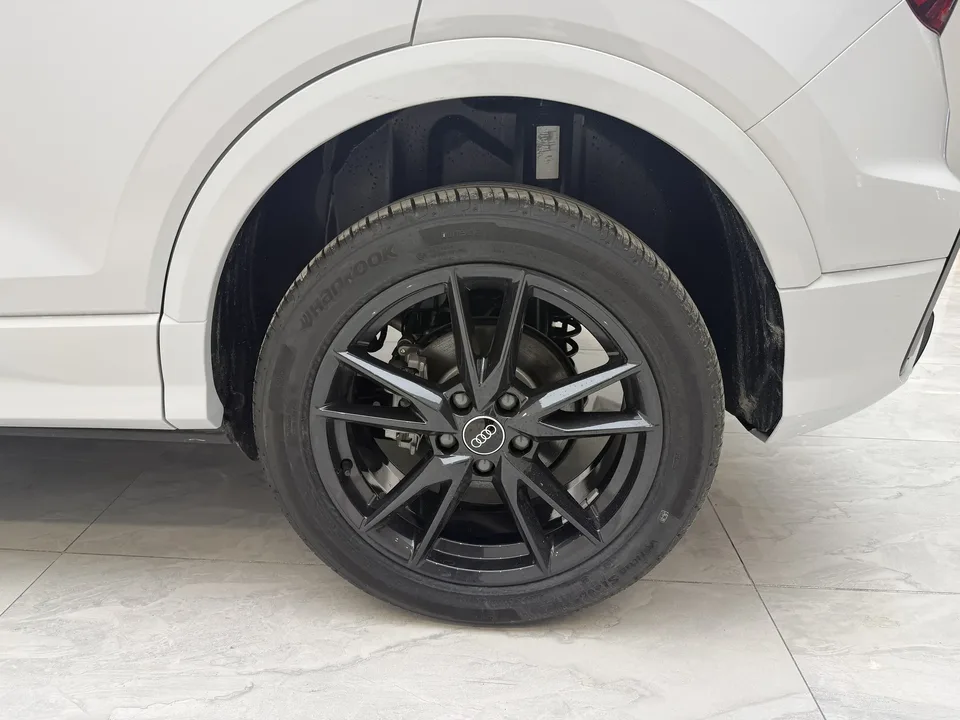 Audi Q2L Audi Q2L 2024 35 TFSI aggressive and dynamic model 2024 — миниатюра 3