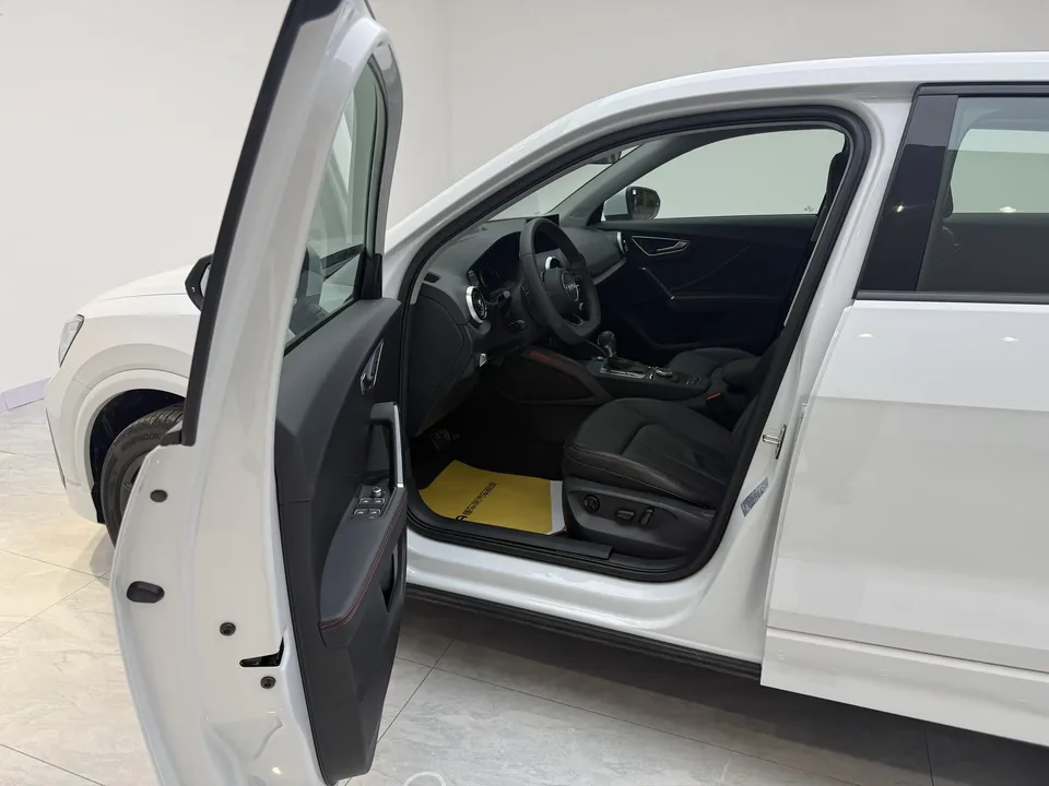 Audi Q2L Audi Q2L 2024 35 TFSI aggressive and dynamic model 2024 — миниатюра 5