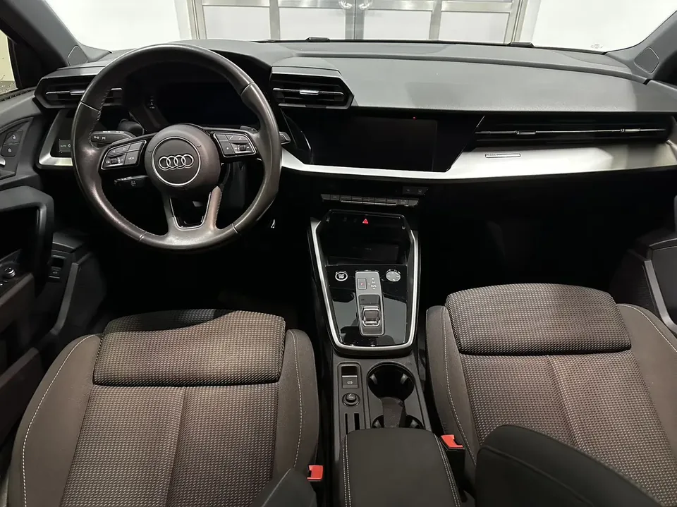 Audi A3 Sportback 35 TFSI Aggressive Sports Edition 2022 — миниатюра 3