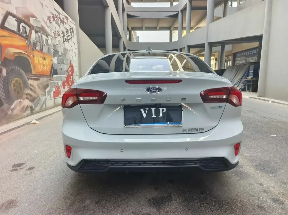 Ford Focus Sedan EcoBoost 180 Automatic Competition Edition 2023 — миниатюра 2