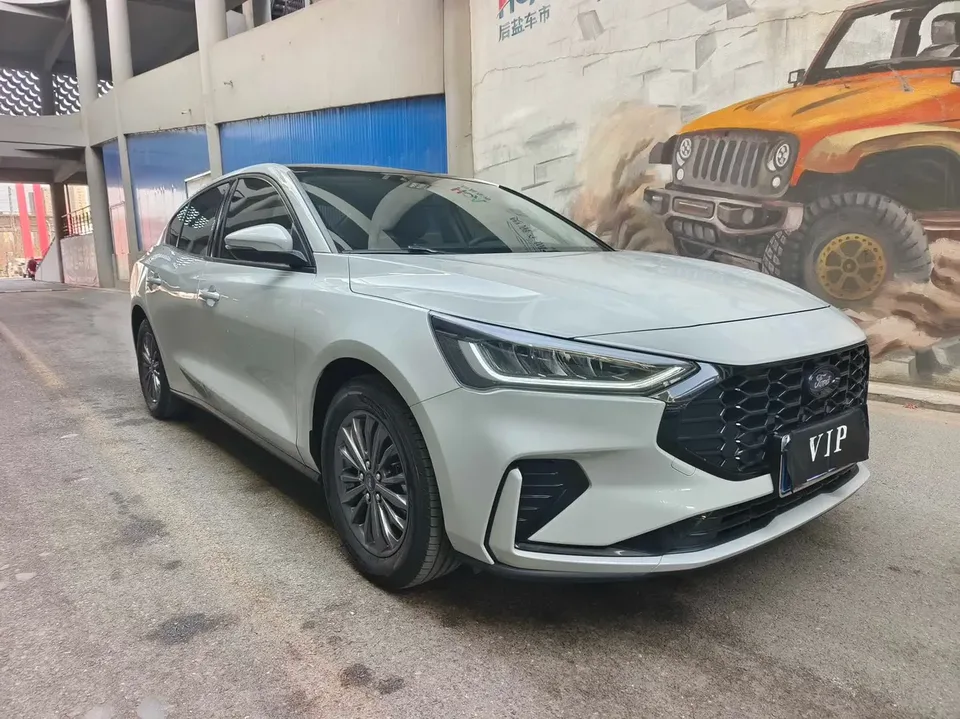 Ford Focus Sedan EcoBoost 180 Automatic Competition Edition 2023 — миниатюра 3