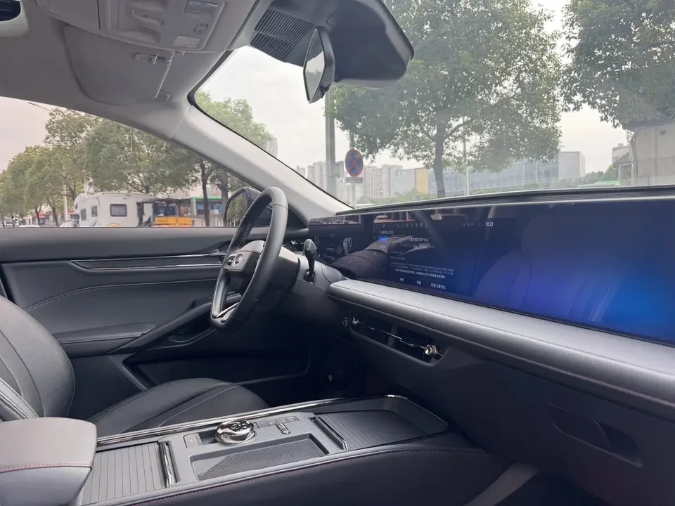 Ford Mondeo Mondeo EcoBoost 245 Luxury 2024 — миниатюра 3
