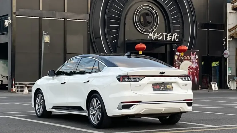 Ford Mondeo facelift EcoBoost 245 luxury model 2022 — миниатюра 5