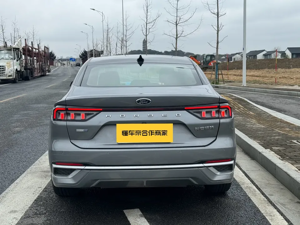 Ford Mondeo Mondeo EcoBoost 245 Luxury 2022 — миниатюра 4