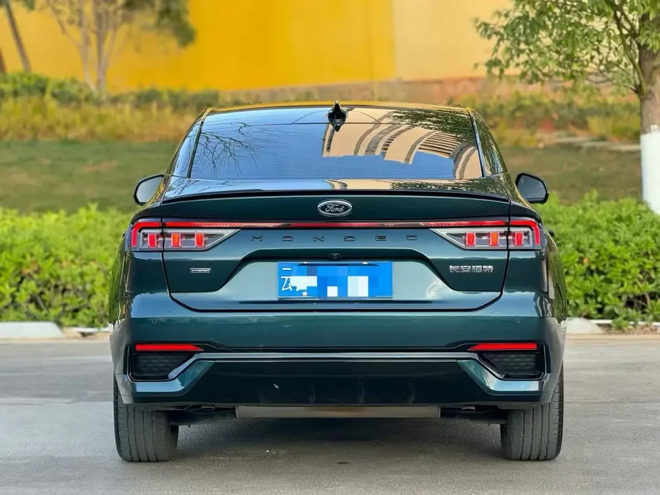 Ford Mondeo EcoBoost 180 Extreme 2024 — миниатюра 3