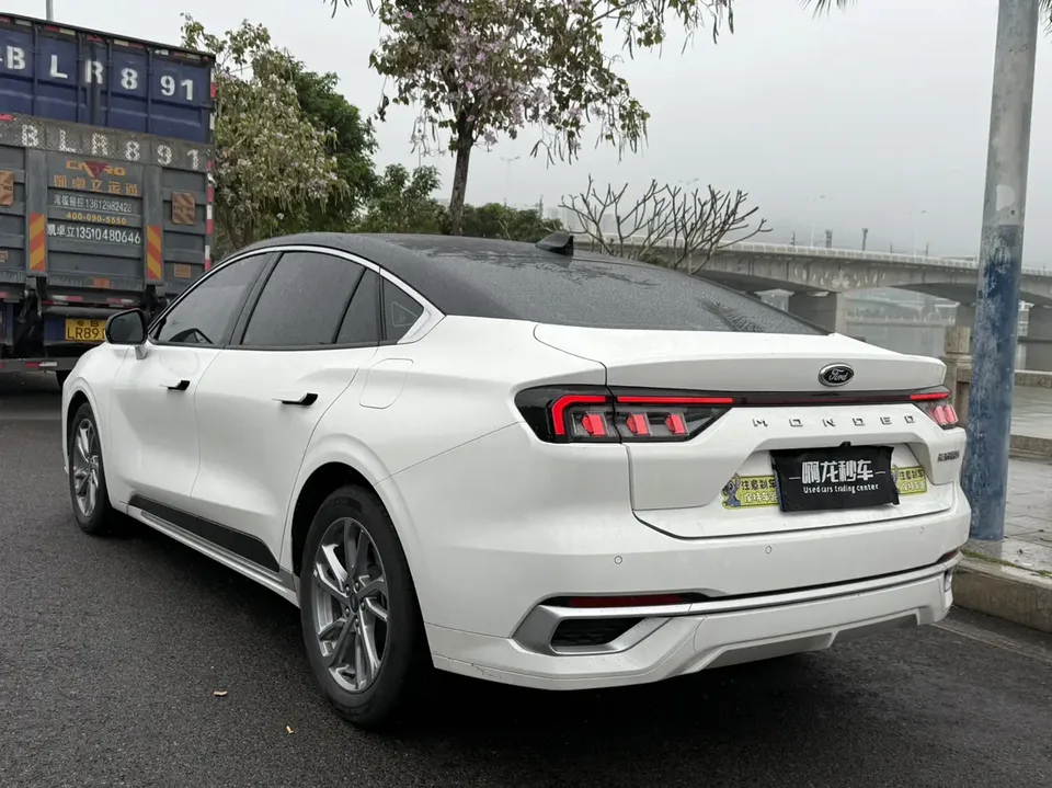 Ford Mondeo Mondeo EcoBoost 245 Luxury 2024 — миниатюра 4