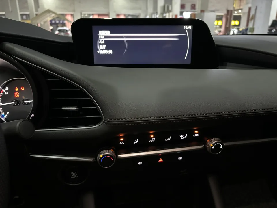 Mazda Axela 1.5L manual quality version 2025 — миниатюра 3
