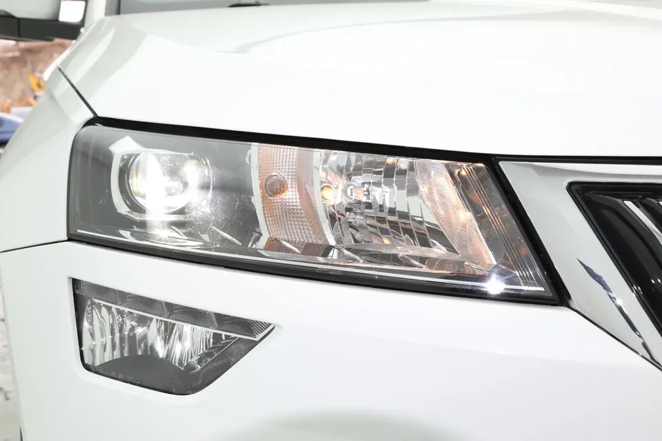 Skoda Karoq TSI280 Exclusive Edition 2024 — миниатюра 3