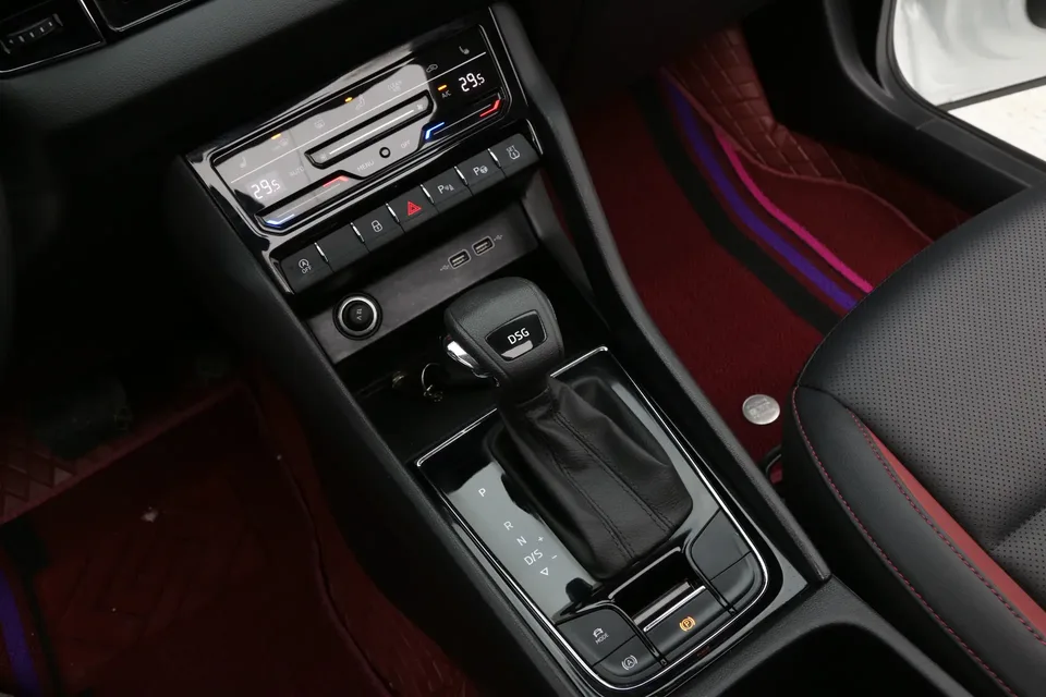 Skoda Karoq TSI280 Exclusive Edition 2024 — миниатюра 5