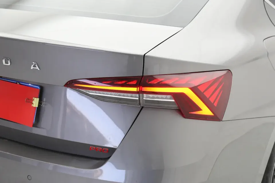 Skoda Octavia PRO TSI280 DSG Exclusive Edition 2023 — миниатюра 4