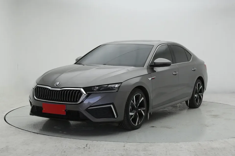 Skoda Octavia PRO TSI280 DSG Exclusive Edition 2023 — фото 1, купить с доставкой в Москву