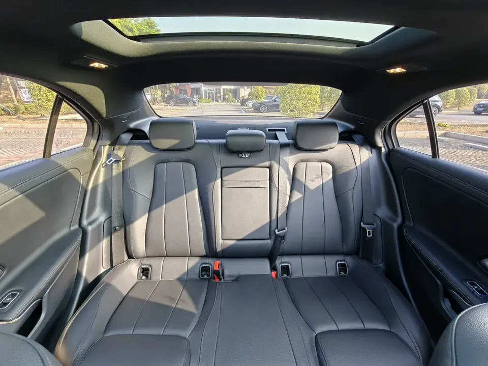 Mercedes-Benz Mercedes Benz A Class Mercedes-Benz A-Class 2022 facelift A 200 L sports sedan fashion version 2022 — миниатюра 4