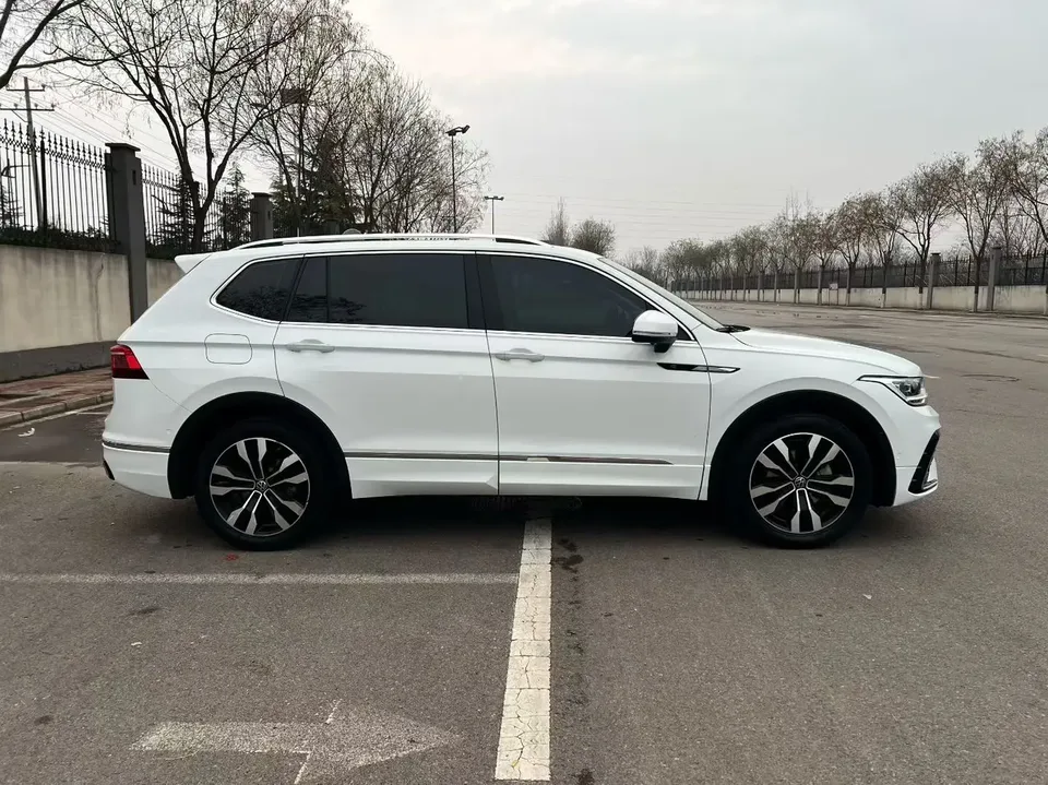 Volkswagen Tiguan L Tiguan L 2022 330TSI Automatic 2WD R-Line Enjoy Edition 2023 — миниатюра 2