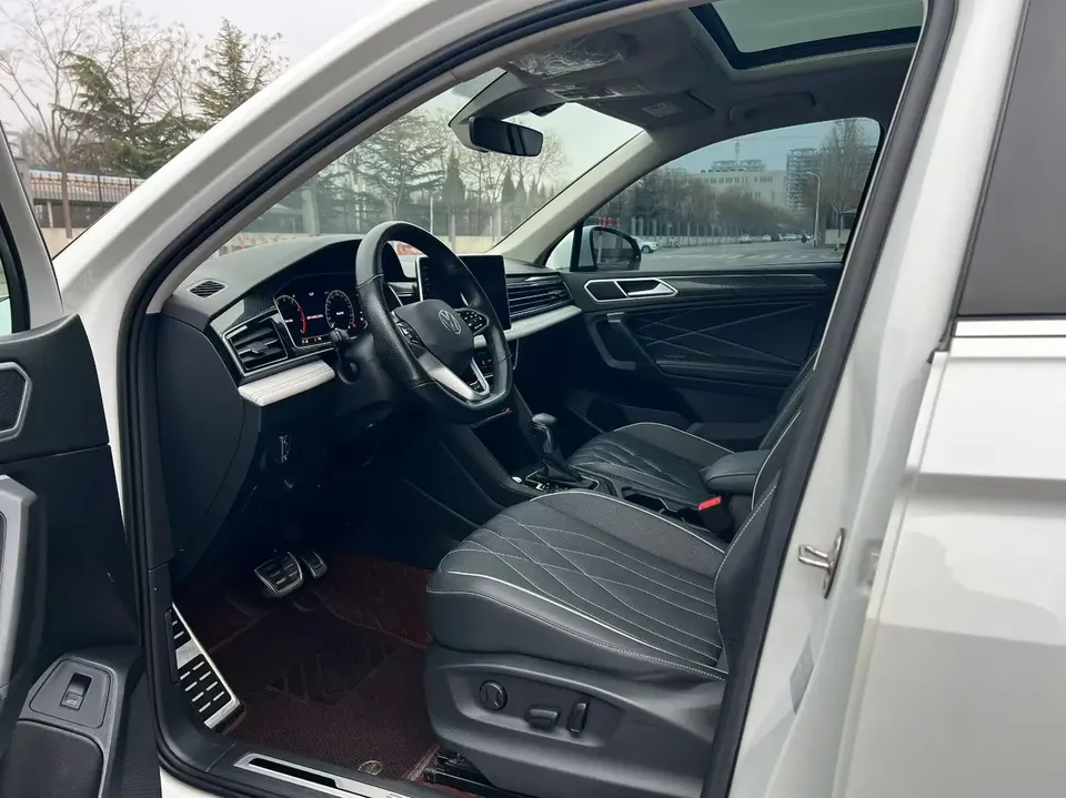 Volkswagen Tiguan L Tiguan L 2022 330TSI Automatic 2WD R-Line Enjoy Edition 2023 — миниатюра 5