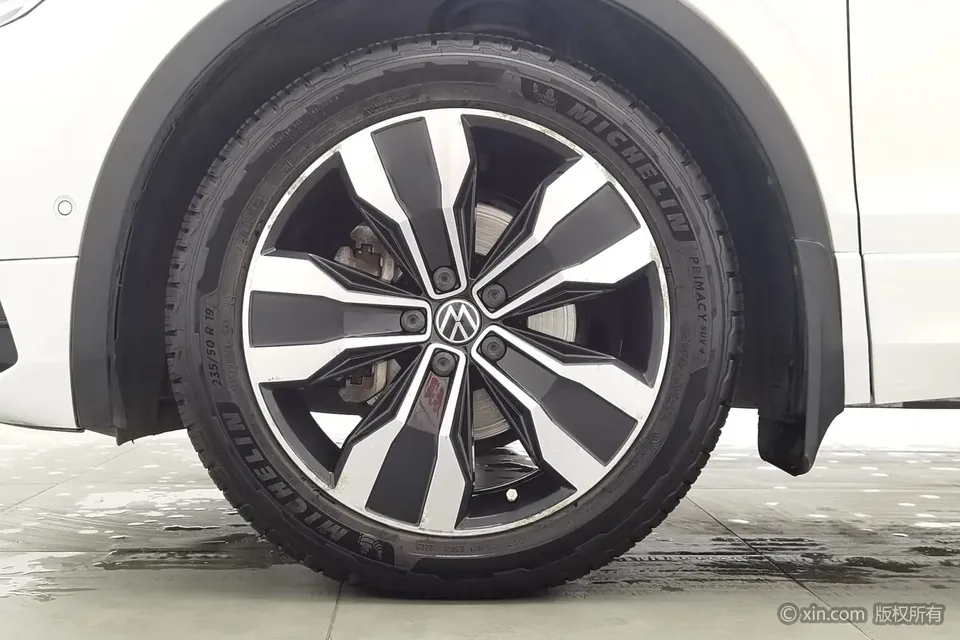 Volkswagen Tiguan L facelift 330TSI 2WD R-Line Enjoy Edition 2023 — миниатюра 3