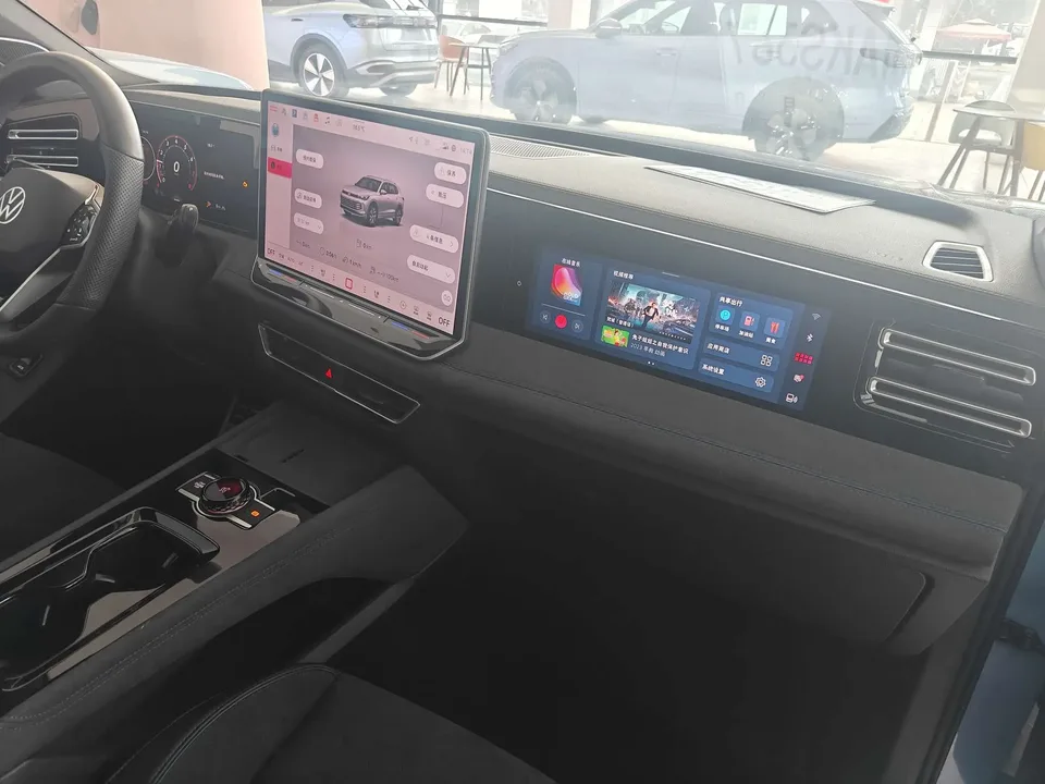Volkswagen Tiguan L Tiguan L 2024 Pro 380TSI 4WD R-Line Premium Edition 2024 — thumbnail 4