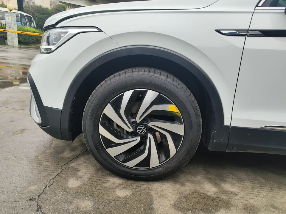 Volkswagen Tiguan L 300TSI 2WD Intelligent Edition 2023 — миниатюра 4