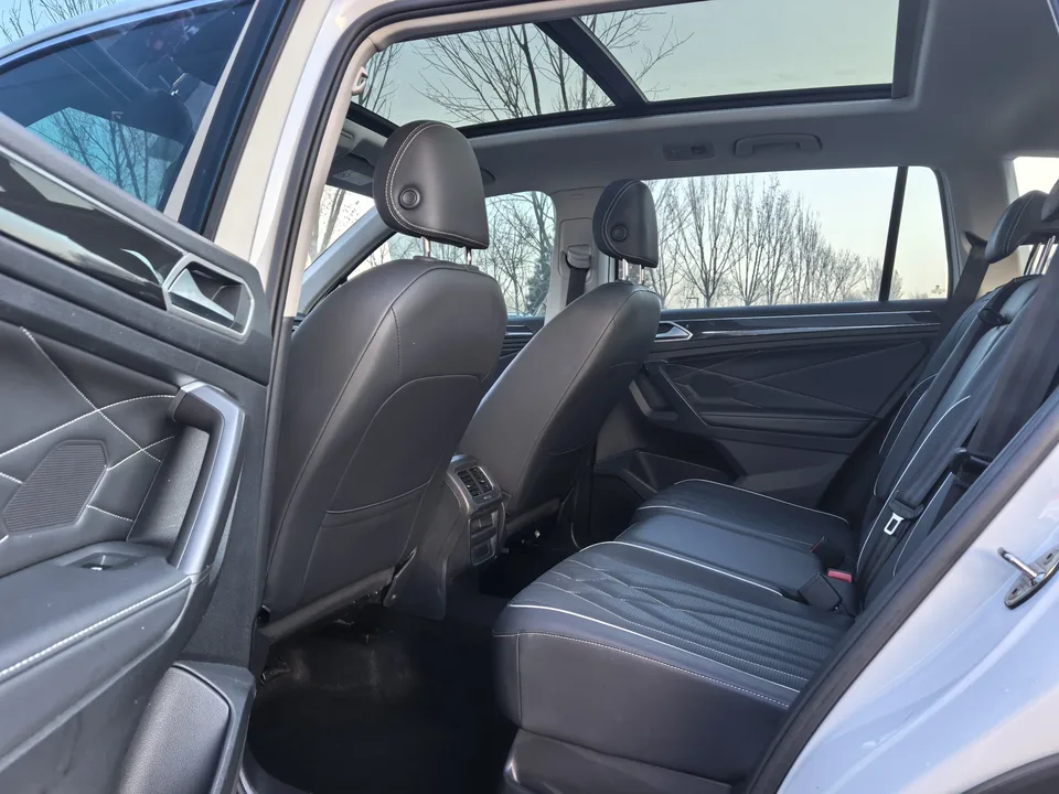 Volkswagen Tiguan L 300TSI 2WD Intelligent Edition 2023 — миниатюра 3