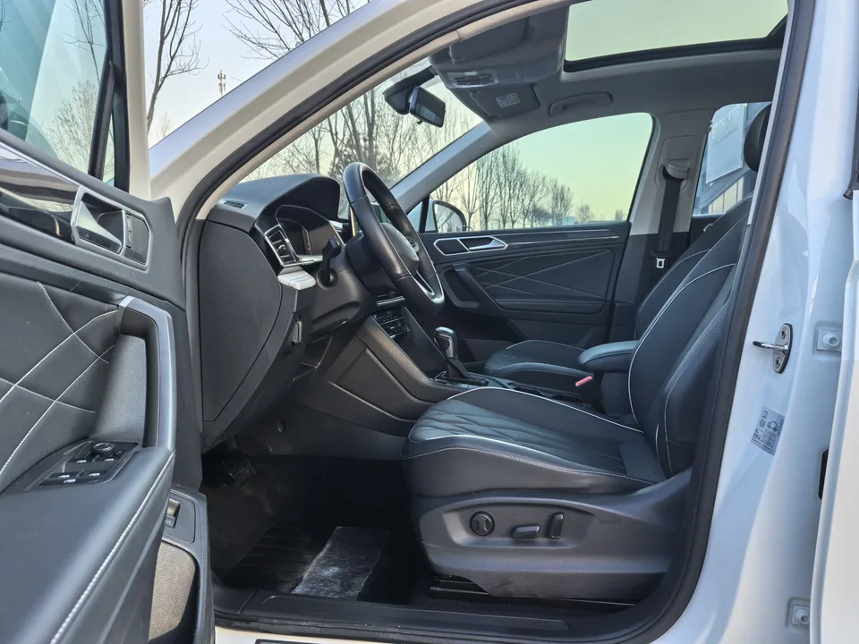 Volkswagen Tiguan L 300TSI 2WD Intelligent Edition 2023 — миниатюра 5