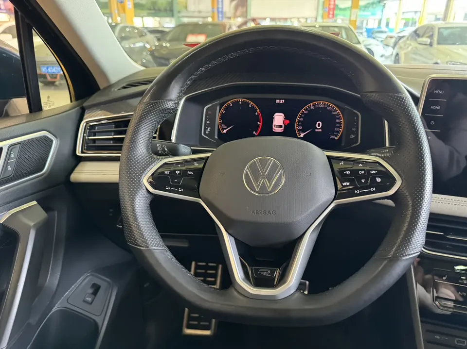 Volkswagen Tiguan L Tiguan L 2022 330TSI Automatic 2WD R-Line Enjoy Edition 2022 — миниатюра 4
