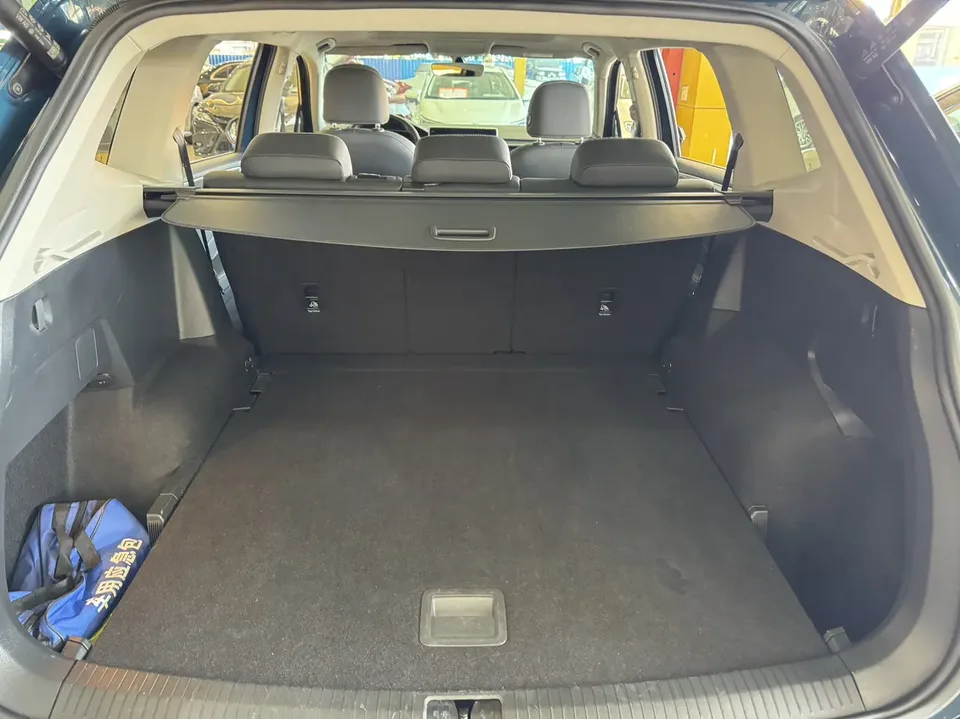 Volkswagen Tiguan L Tiguan L 2022 330TSI Automatic 2WD R-Line Enjoy Edition 2022 — миниатюра 5