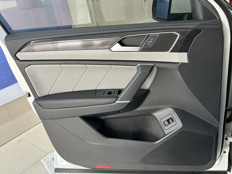 Volkswagen Tayron Tanyue 2022 280TSI 2WD Luxury Smart Edition 2022 — миниатюра 2
