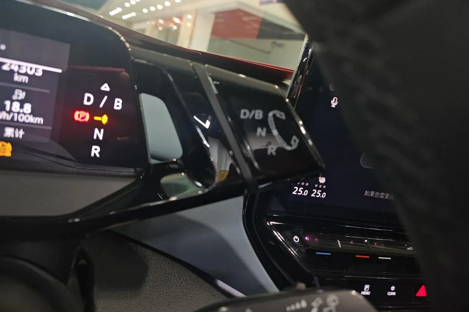Volkswagen ID.4X Pure Intelligent Edition 2024 — миниатюра 3