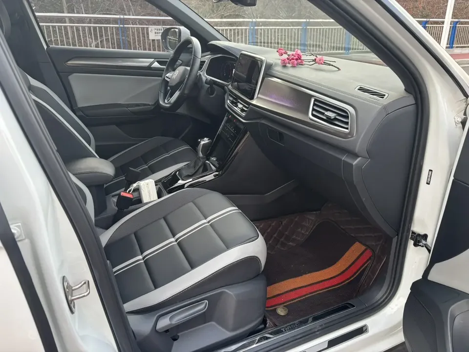Volkswagen T-Roc 300TSI DSG Chenguang Edition 2023 — миниатюра 2