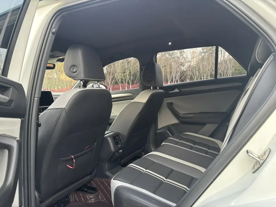 Volkswagen T-Roc 300TSI DSG Chenguang Edition 2023 — миниатюра 3