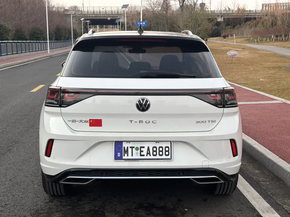Volkswagen T-Roc 300TSI DSG Chenguang Edition 2023 — миниатюра 4