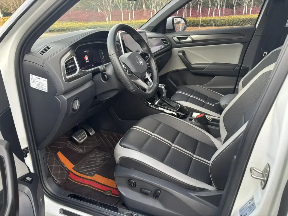 Volkswagen T-Roc 300TSI DSG Chenguang Edition 2023 — миниатюра 5