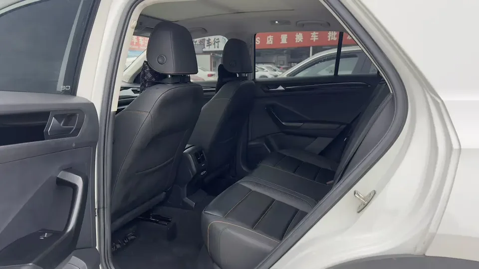 Volkswagen T-Roc Tange 280TSI DSG Two-Wheel Drive Comfort Smart Connected Edition 2022 — миниатюра 4